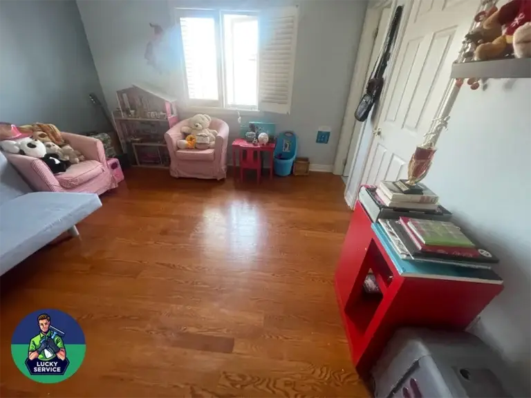 Office Cleaning Services Toronto - Lucky Service ensuring a clean and organized workspace